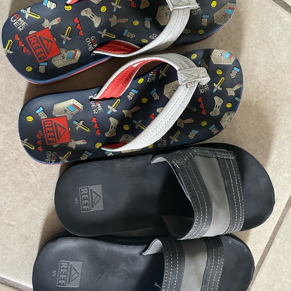 Reef sandals 4/5 boys